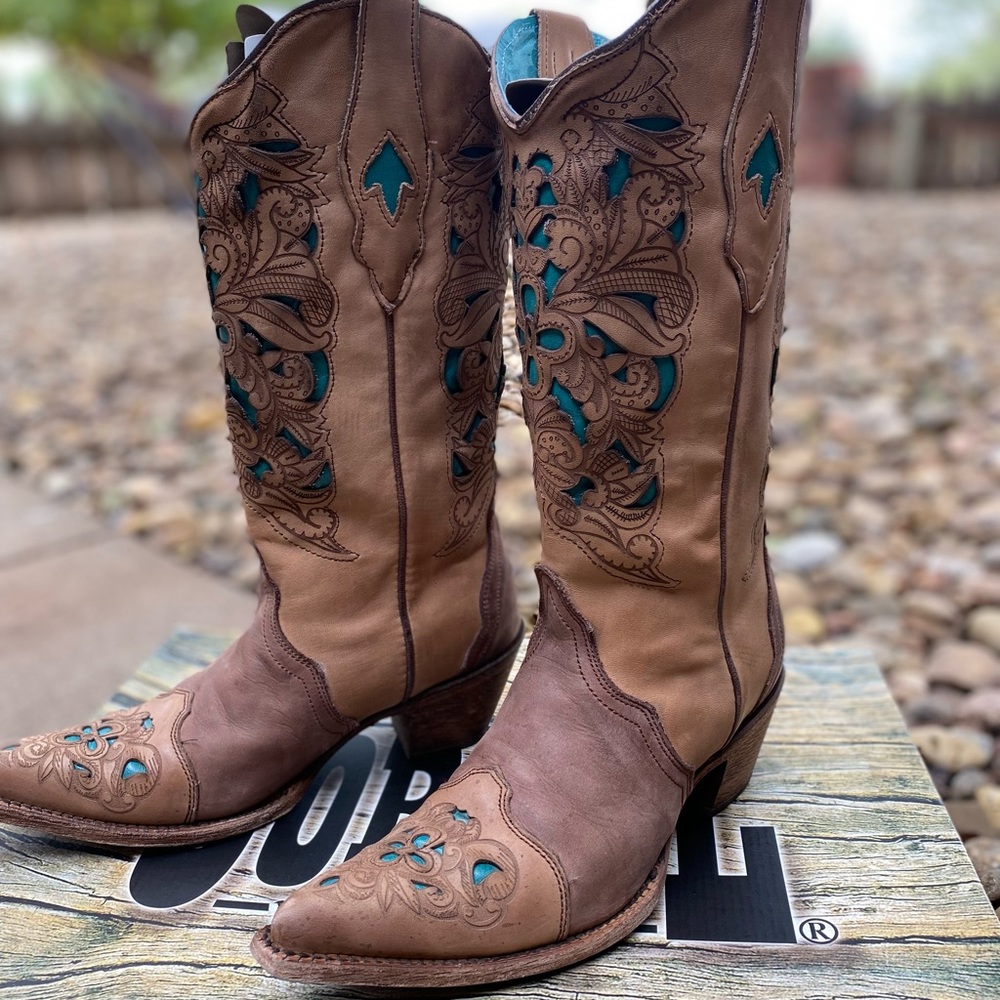 Beautiful Corral tan boots with turquoise inlay.